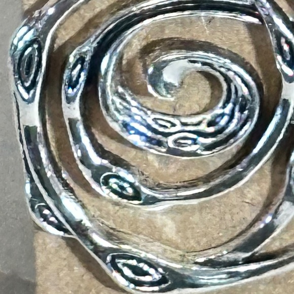 2/$20 Silver tone round swirl hook earrings Metal is textured like wood NWOT - Picture 6 of 11